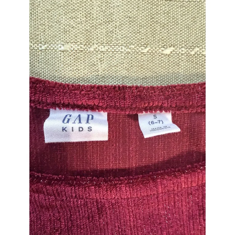 Cute Gap cropped shirt size 6